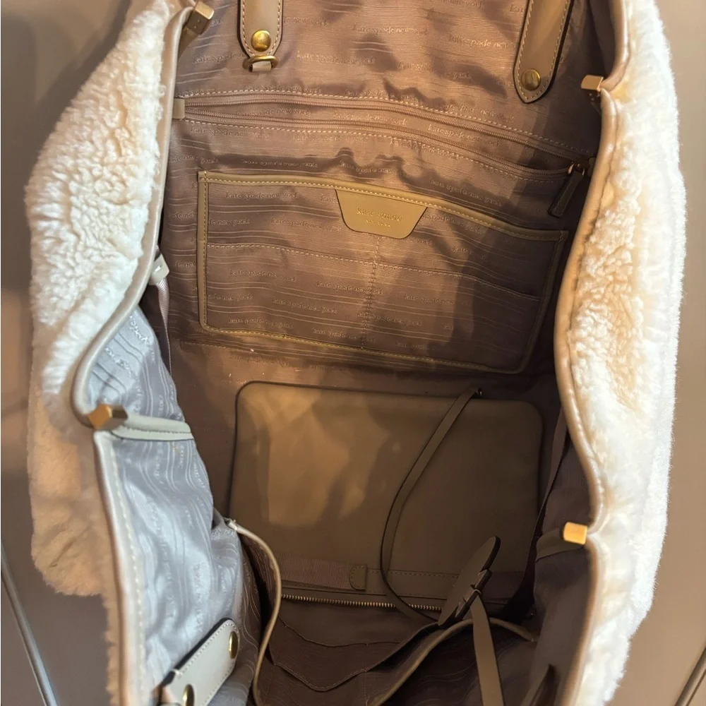 Kate Spade Everything racing stripe faux shearling large tote bag - Picture 5 of 10